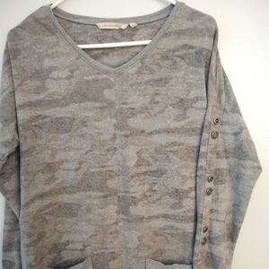 Soft Surroundings women's medium long  sleeves top gray camo with pockets